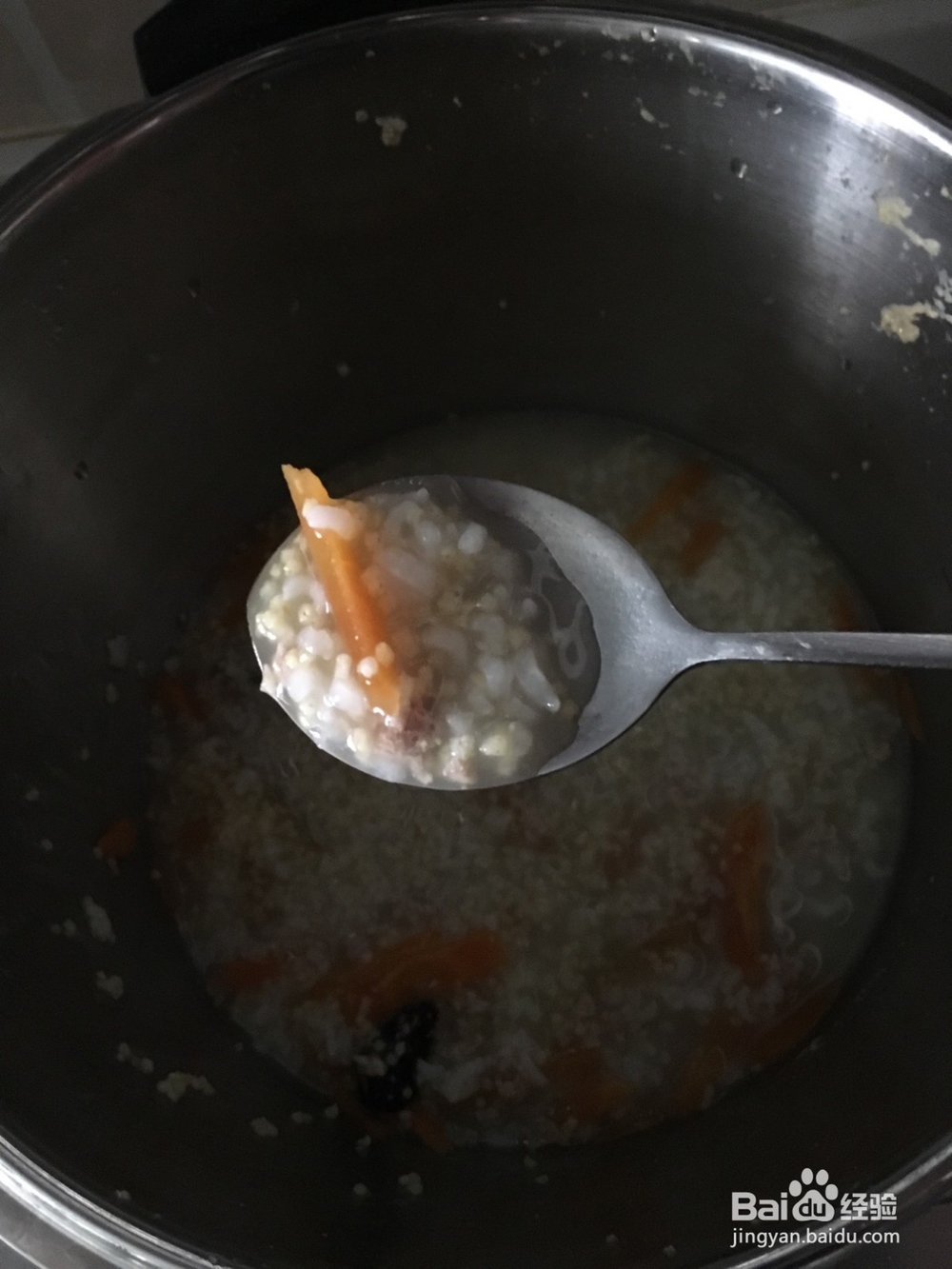 给宝宝做煮碗红枣胡萝卜粥吧
