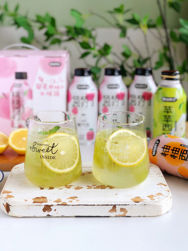 青提蜜桃气泡水