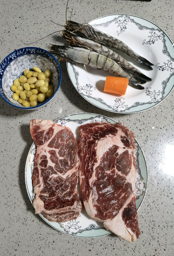 黑椒牛扒配大虾餐