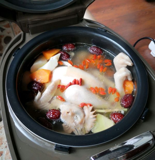 愛心参芪鸡汤煲