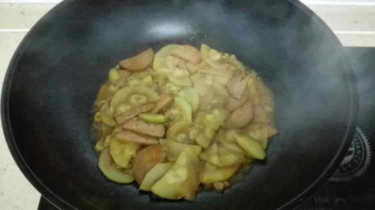 火腿肠炒西葫芦的做法，美味到爆炸，应该学会