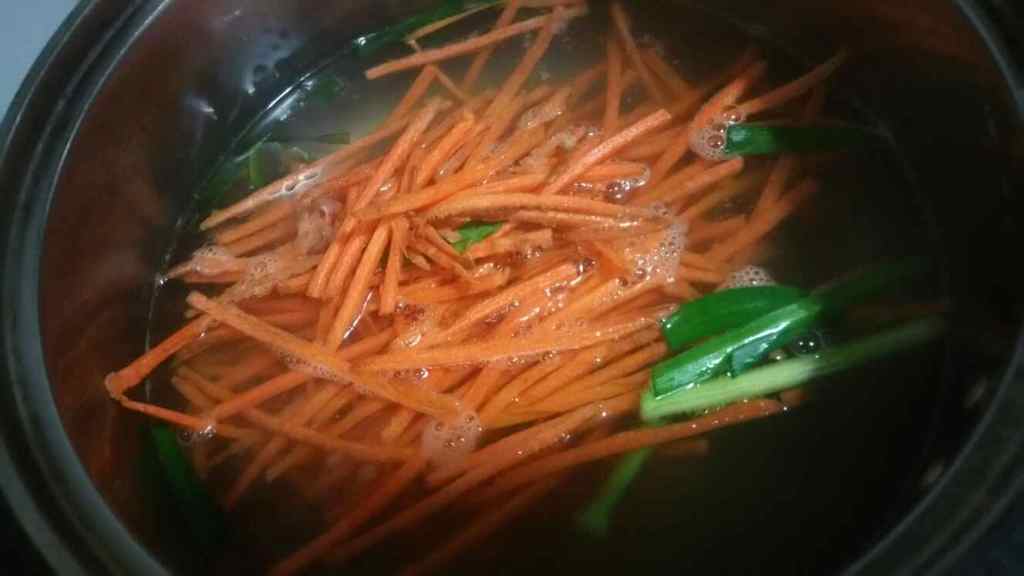 简单又美味的凉拌豆腐皮,看完你就知道!
