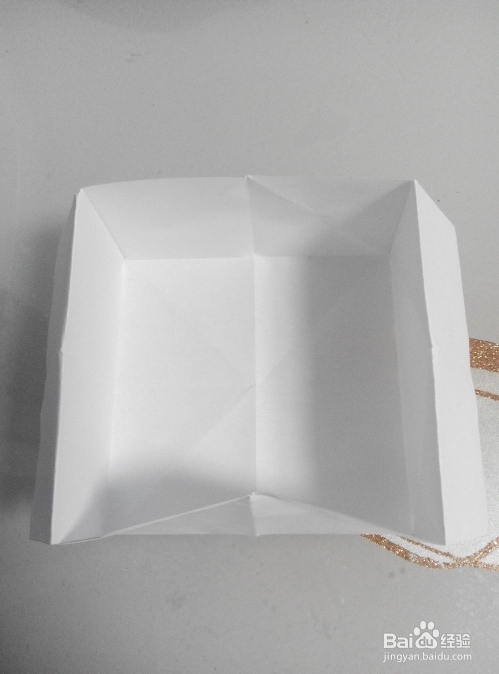 如何让废旧纸张变身储物小盒