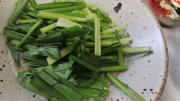 韮菜鸡蛋豆芽炒粉条