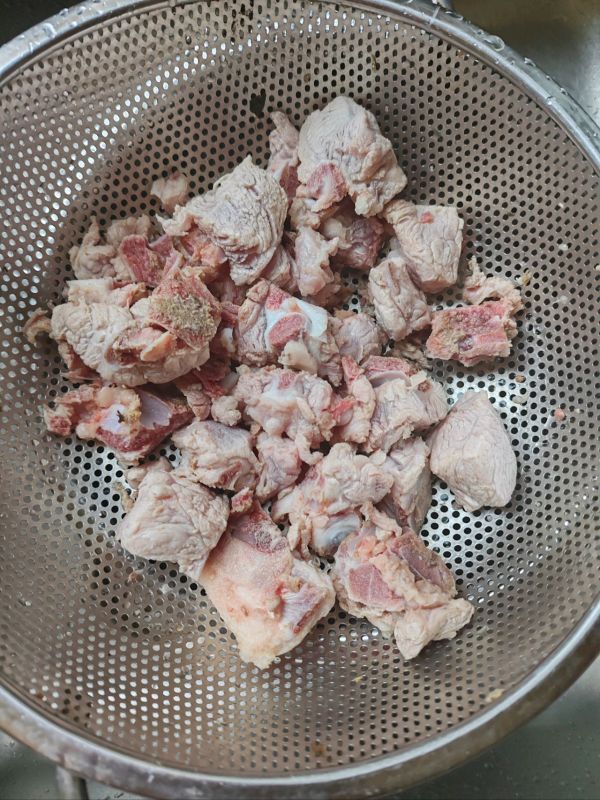 排骨银鱼蘑菇汤