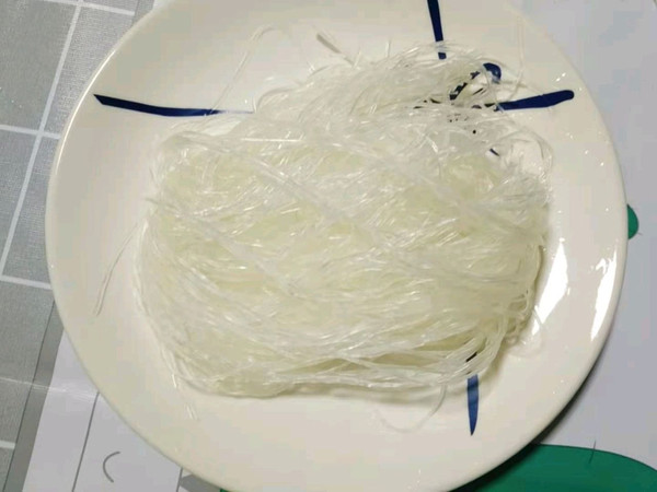 金针菇牛排粉丝沙拉