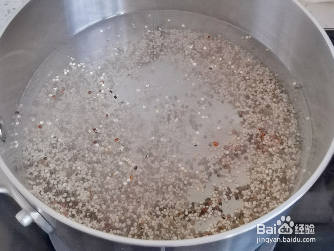 高蛋白低脂肪的三色藜麦虾仁炒饭