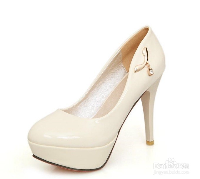 如何保持皮鞋鞋面更光洁？