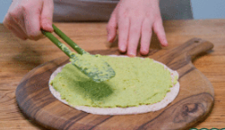 牛油果鸡蛋拉丝薄饼