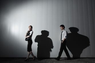 女孩子独自出门，要学会防身术，保护自身安全！