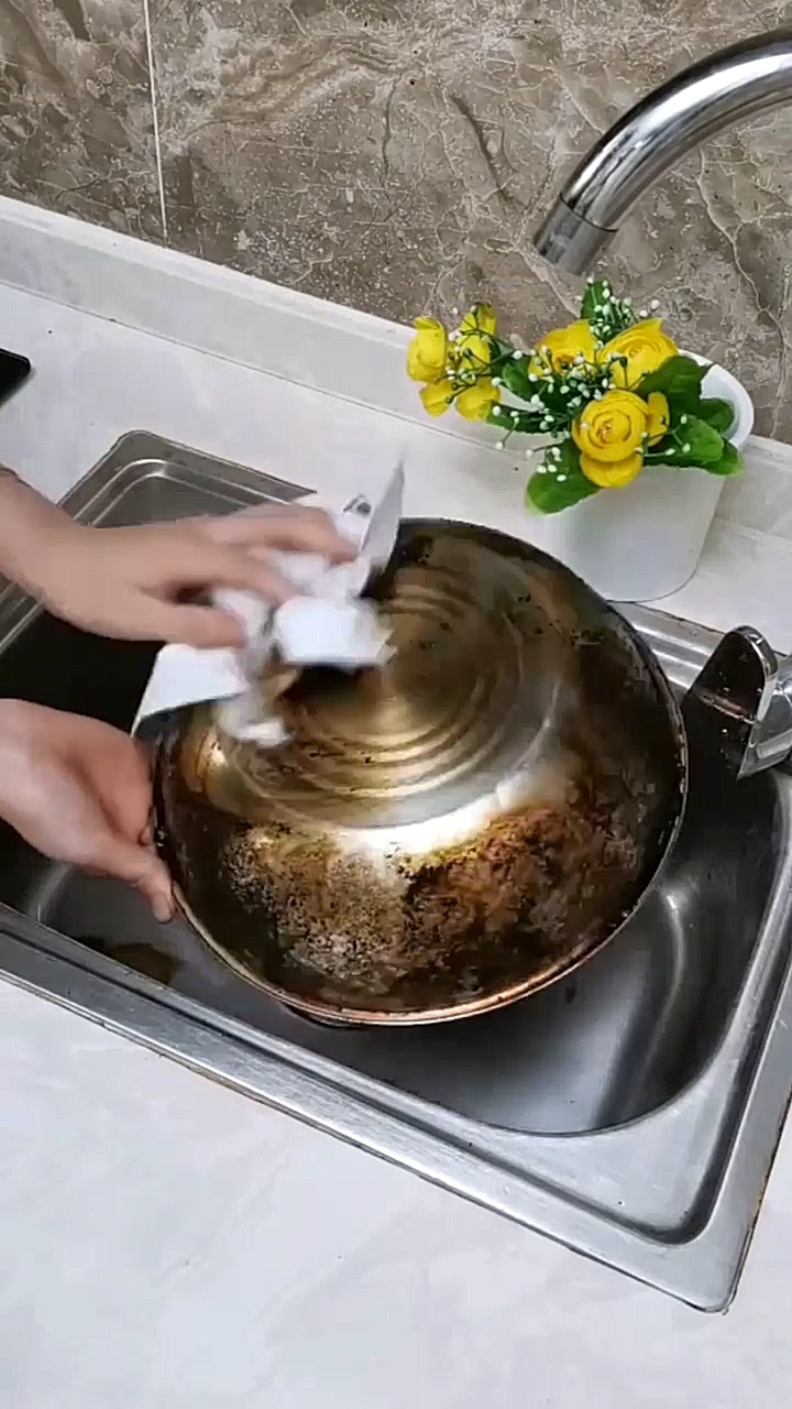 怎样清洗锅底更彻底