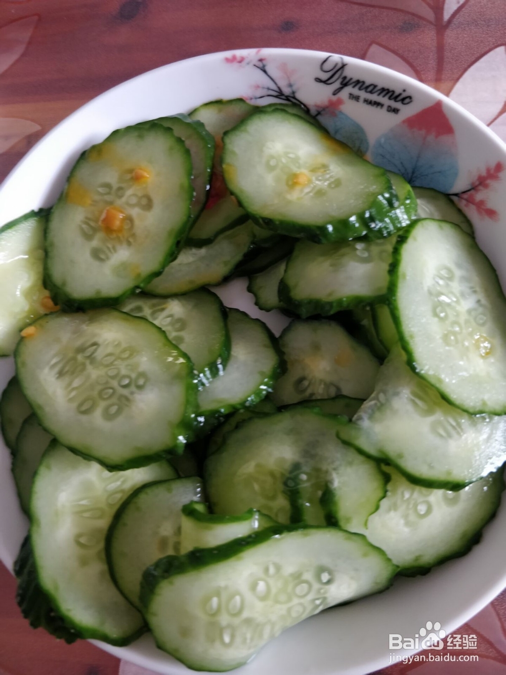 美味无比的凉拌黄瓜