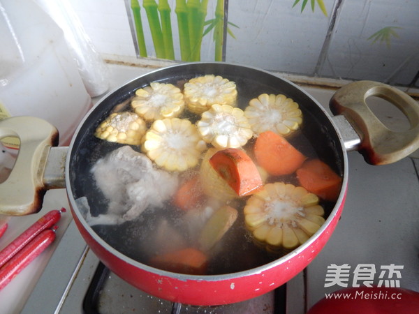 玉米胡萝卜排骨汤