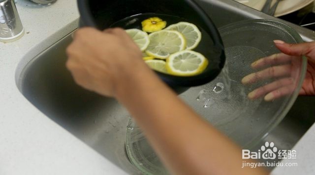 柠檬清洗微波炉的方法