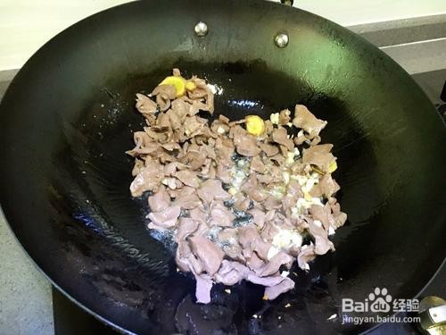 蒜香青椒炒猪心做法