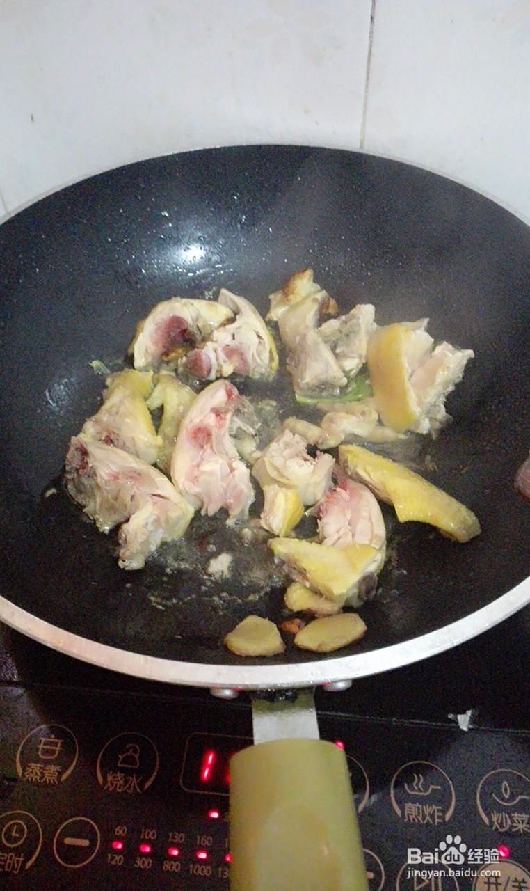 香菇炒鸡肉的家常菜做法
