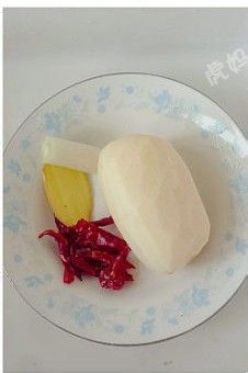 切、炝是这道菜的好吃秘笈--酸辣炝藕