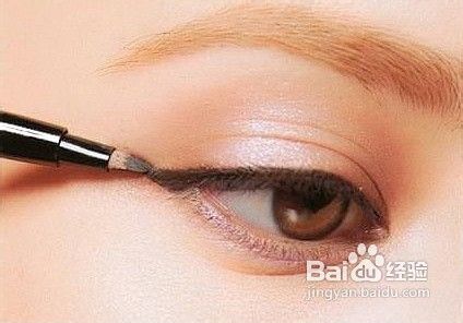 秋冬眼妆技巧——自然立体