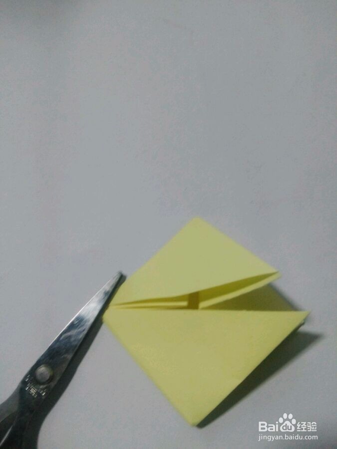 如何用纸折一个爱心