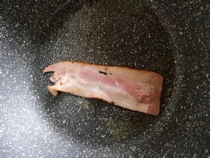 如何制作营养健康的培根虾仁青瓜玉米沙拉？