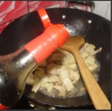 巧花心思让孩子爱上豆腐皮——彩椒炒豆腐皮结