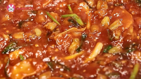 让人上瘾的番茄酸汤锅，料再多都不会浪费！