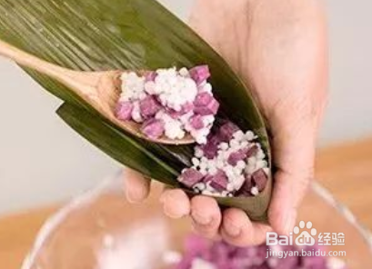 12个月宝宝补维生素辅食---西米紫薯粽子