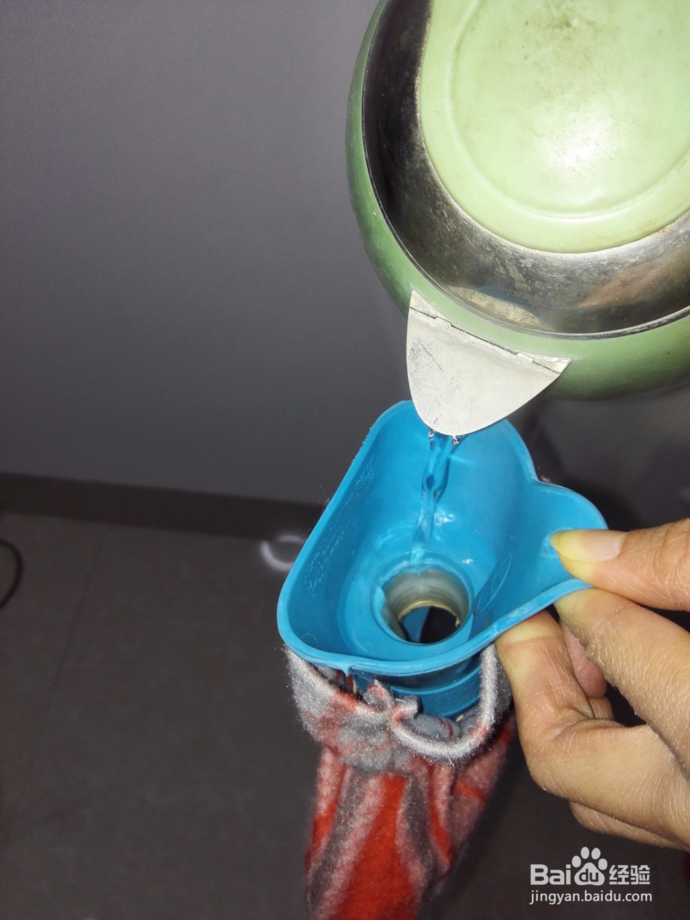 塑胶热水袋怎么使用