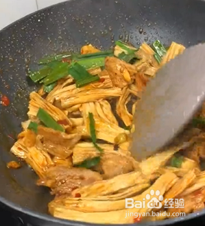 如何做超下饭的五花肉煸腐竹