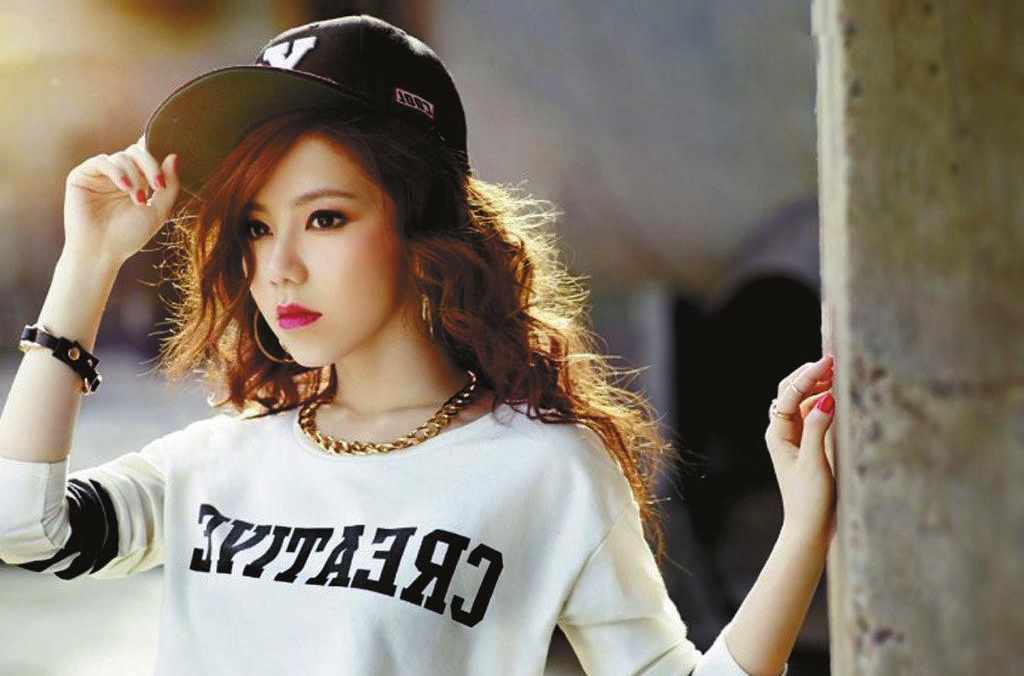 一个女的唱的前面是:喔喔喔~~~给你我的心,后面就不知道了,请问是哪首歌的