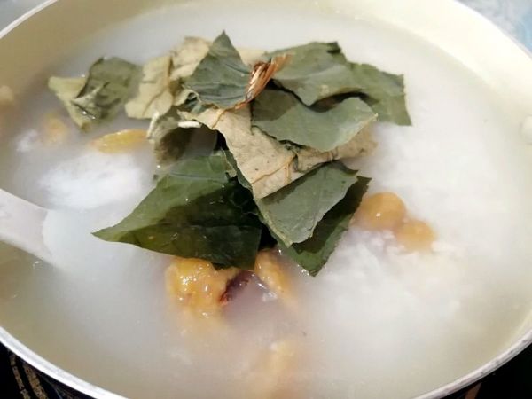 送荷叶香菇鸡粥