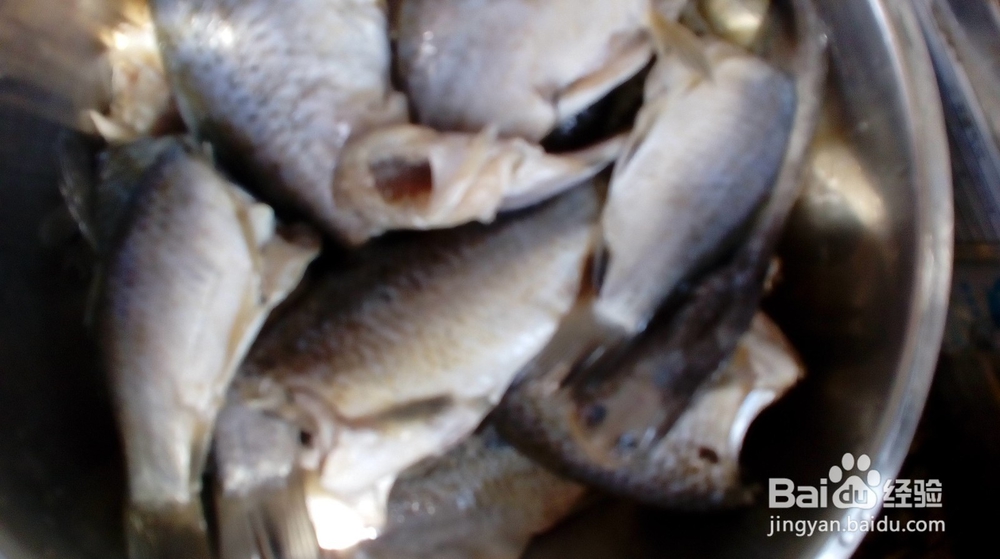 广式酥鲫鱼做法