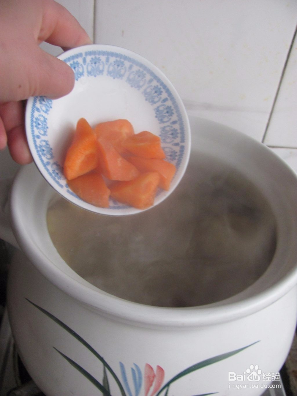 玉米板栗排骨汤的做法