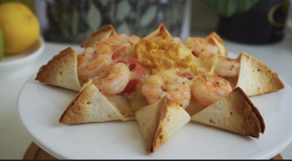 浓厚拉丝太阳海鲜披萨