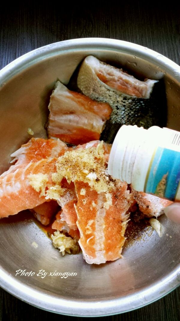 蒜香煎三文鱼骨