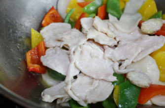 三椒杏鲍菇炒鸡胸肉