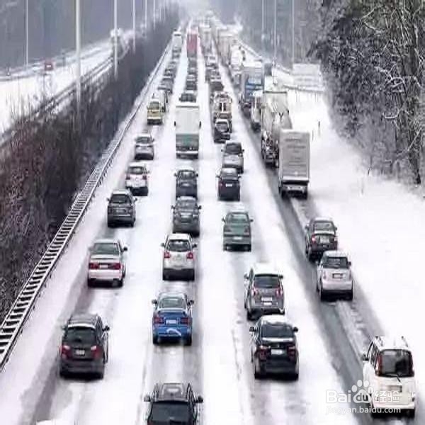 怎么在冰雪路面上减速？