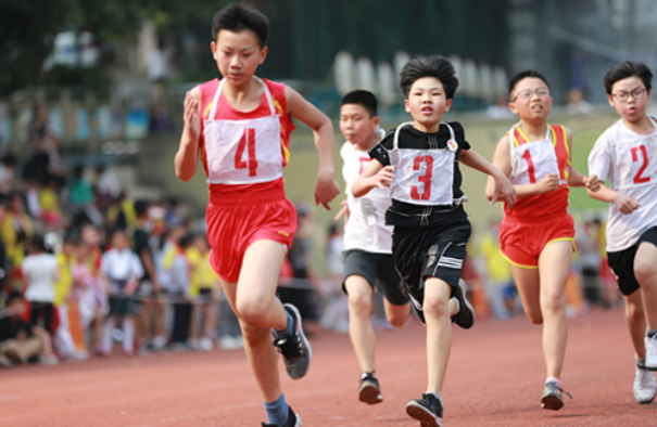 今天星期一有雨,运动会推迟3天再开,运动会星期几开