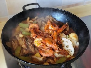 明虾鸡爪煲的制作方法