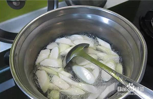 咸蛋炒茭白的做法