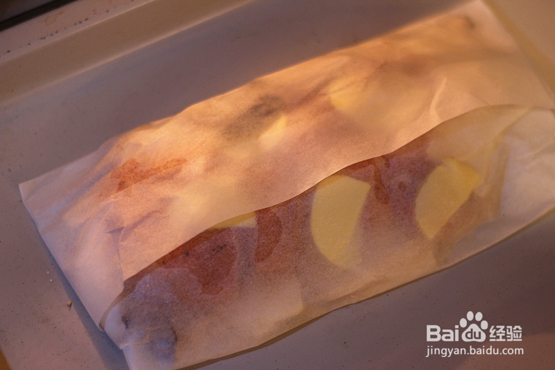 家常做法的纸包菌菇烤三文鱼