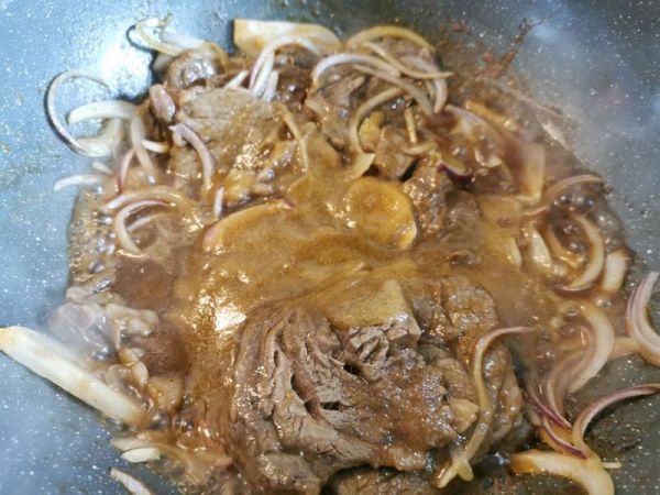 辣白菜烤牛肉拌饭