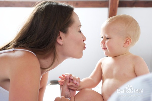 如何促进0-8个月婴儿认知的发展