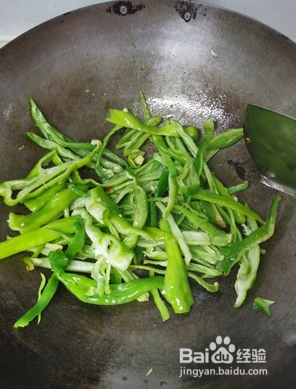 青椒炒火腿的简单做法