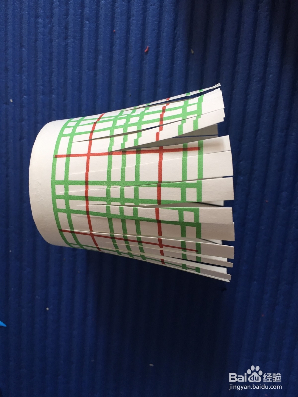 如何用一次性纸杯做一朵小花