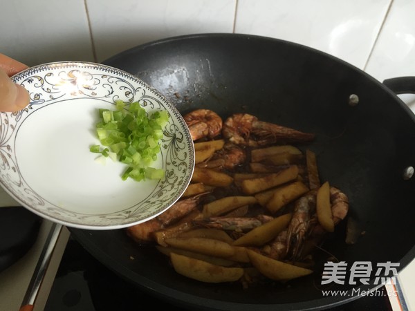 滋味土豆虾的做法