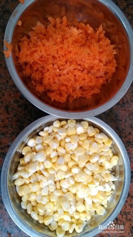 如何用玉米粒跟胡萝卜粒一起炒？