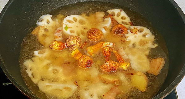 姬松茸莲藕虾滑汤