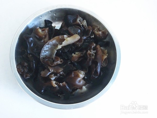 木耳炒白菜的做法