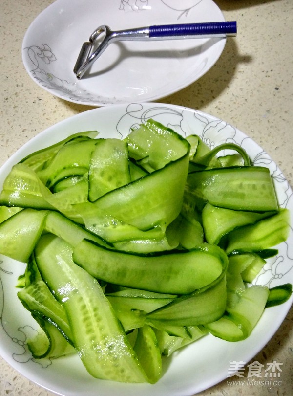 爽口黄瓜卷的做法